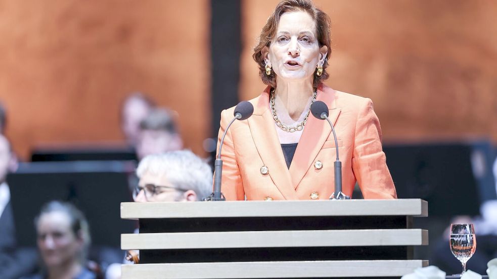 Applebaum sieht die Demokratien massiv in Gefahr. Foto: Franz Neumayr/Leopold/LAND SALZBURG/dpa