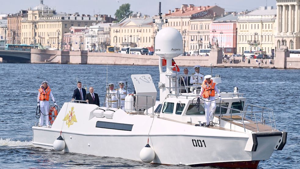 Putin besucht eine Übung der russischen Kriegsmarine. Foto: Alexei Danichev/Pool Sputnik Kremlin/AP/dpa