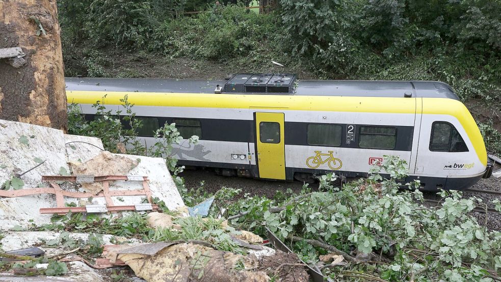 Der Zug entgleiste bei Riedlingen. Foto: Thomas Warnack/dpa
