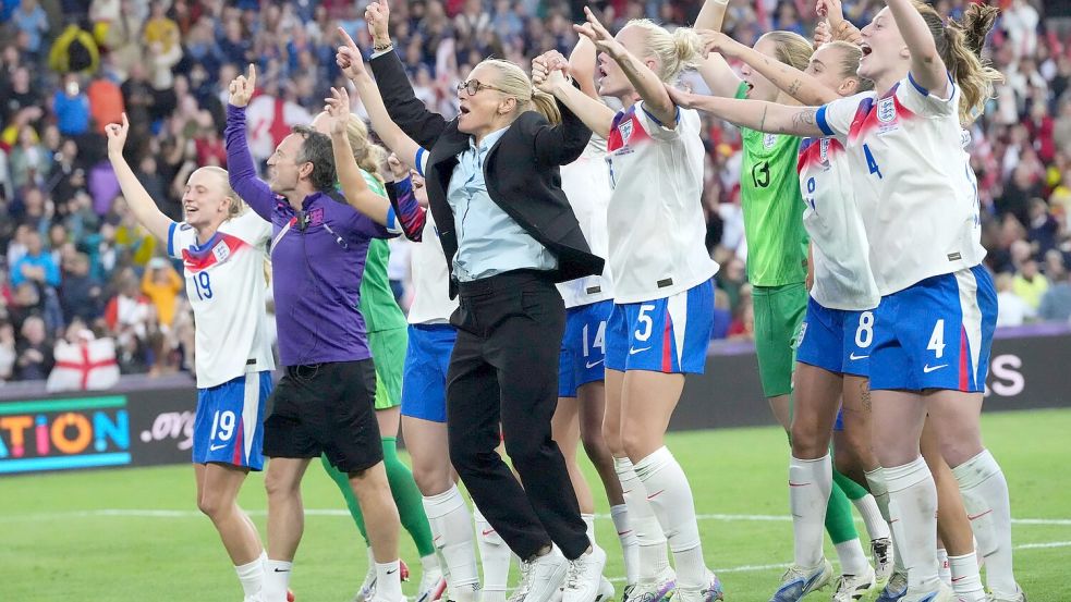 Party pur: Englands Nationalteam feiert den Titel. Foto: Martin Meissner/AP/dpa
