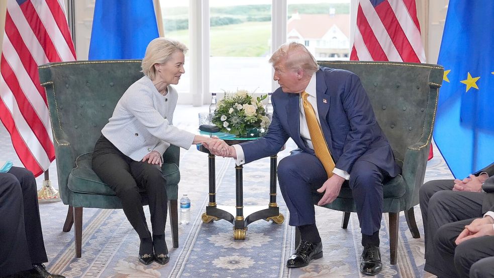 Der Zolldeal wurde am Sonntag von EU-Kommissionspräsidentin Ursula von der Leyen und US-Präsident Donald Trump vereinbart. (Archivbild) Foto: Jacquelyn Martin/AP/dpa