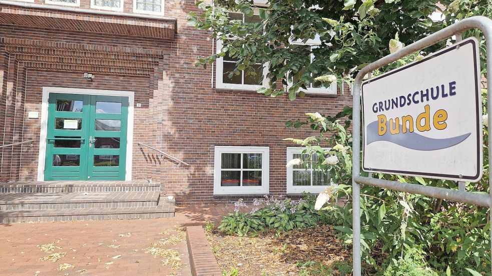 Die Grundschule Bunde wird für mehr als drei Millionen Euro erweitert. Es werden mehr Räume geschaffen. Außerdem wird die Schule nach den Vorgaben der inklusiven Beschulung barrierefrei gestaltet. Foto: Tatjana Gettkowski