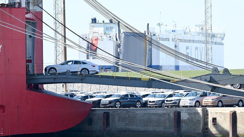 Importeure von europäischen Autos müssen in den USA künftig einen Zoll in Höhe von 15 Prozent zahlen - andersherum soll es keine Zölle mehr geben. (Archivbild) Foto: Lars Penning/dpa