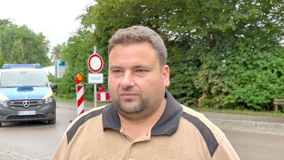 Landwirt Johannes Figel war als einer der Ersten vor Ort. Foto: Jason Tschepljakow/dpa