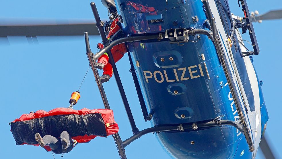 Bei Bergrettungen entstehen schnell Kosten von tausenden Euro. (Archivbild) Foto: Matthias Bein/dpa