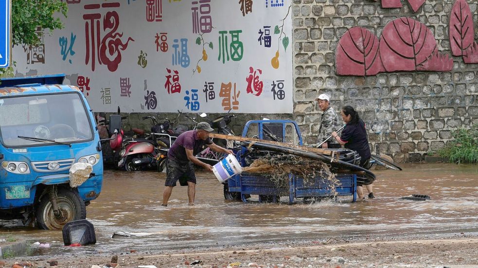 Die Behörden hatten vor schweren Unwettern gewarnt. Foto: Mahesh Kumar A./AP/dpa