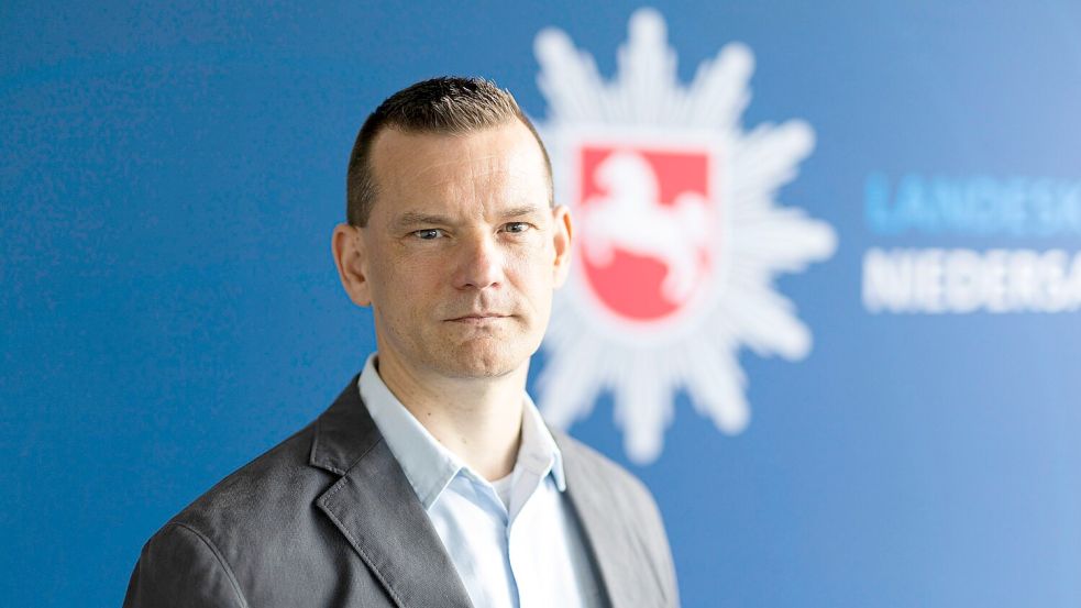 Frank Puschin, Leiter Ermittlungen Cybercrime beim Landeskriminalamt (LKA) Niedersachsen, berichtet über den Stand der Ermittlungen. Foto: Michael Matthey/dpa