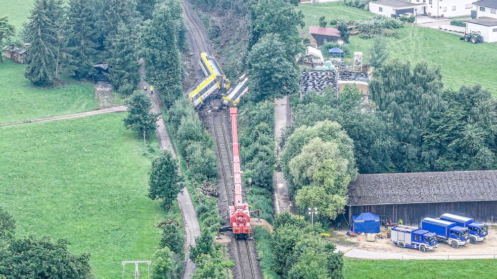 Die Bergung ist komplex. Foto: Jason Tschepljakow/dpa
