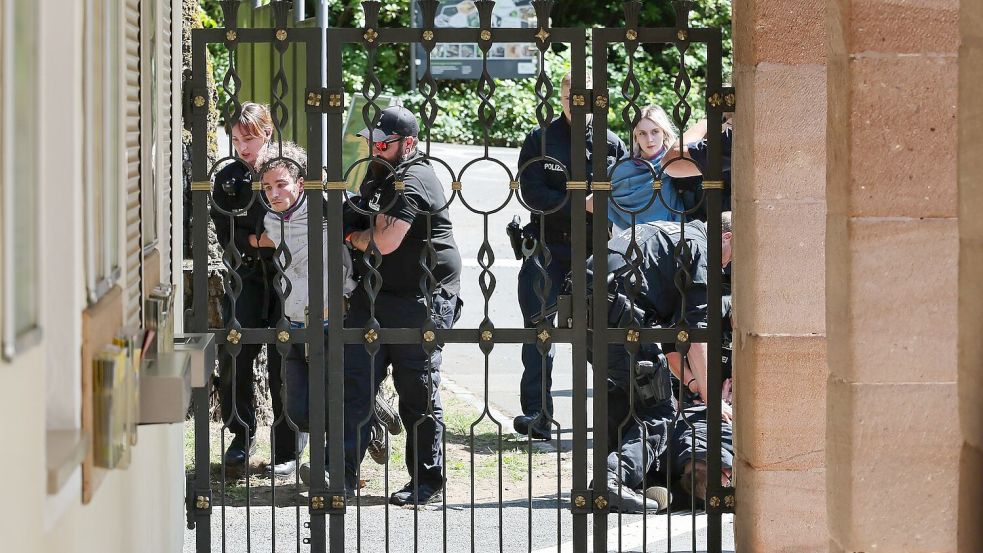 Aktivisten waren am Dienstag in den geschlossenen Tiergarten eingedrungen. Foto: Daniel Löb/dpa