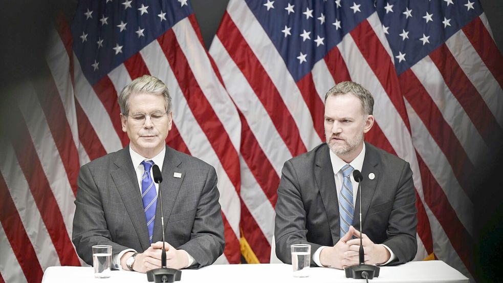 US-Finanzminister Scott Bessent (l) und der US-Handelsbeauftragte Jamieson Greer in Stockholm. Foto: Magnus Lejhall/TT News Agency/AP/dpa