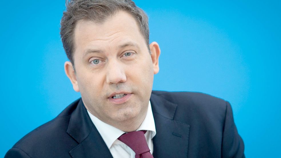Auch Finanzminister Lars Klingbeil hat mit klammen Kassen zu kämpfen. Ein gut gefülltes Konto bei der Bundesbank wird ihm dabei nicht helfen. Foto: IMAGO-Images/Chris Emil Janssen
