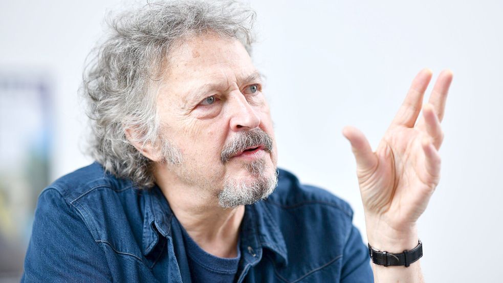 Am Donnerstag in Wacken, am Samstag in der OWL-Arena in Halle: Wolfgang Niedecken ist derzeit mit BAP auf einer Tour, die nur Lieder bietet, die älter als 40 Jahre sind. Foto: Uwe Anspach