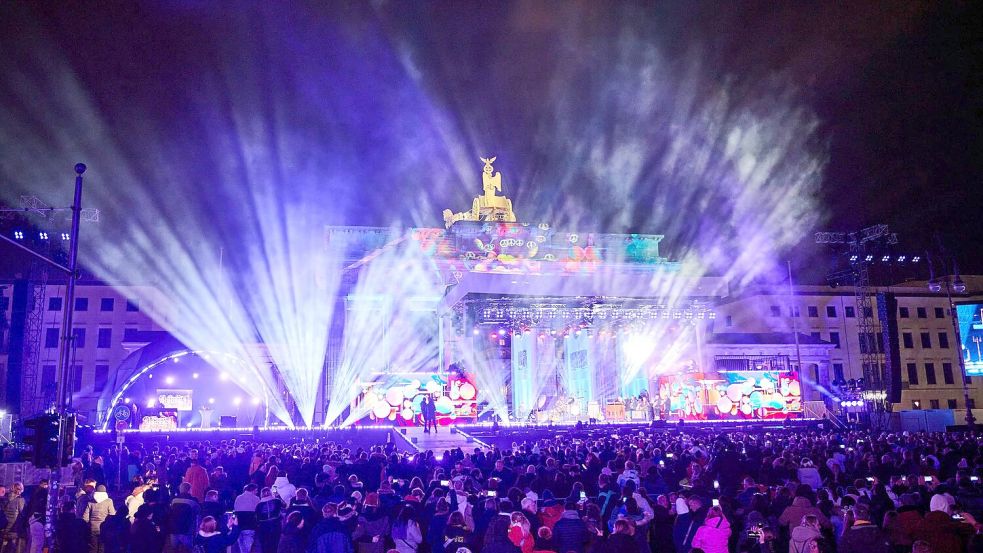 Zur Silvesterparty am Brandenburger Tor kamen jedes Jahr Zehntausende Menschen. (Archivfoto) Foto: Annette Riedl/dpa