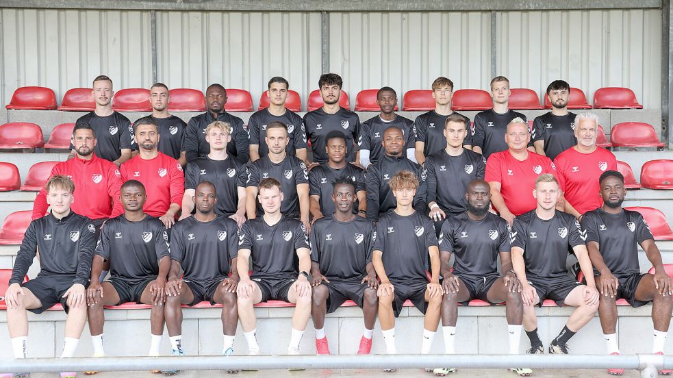 Mit dieser Mannschaft will die SpVg Aurich den Klassenverbleib in der Bezirksliga schaffen. Foto: Helmut Vortanz
