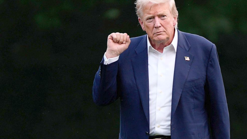 Trump kündigt Zölle auf indische Produkte an und stellt einen Bezug zu Russland her. Foto: Julia Demaree Nikhinson/AP/dpa