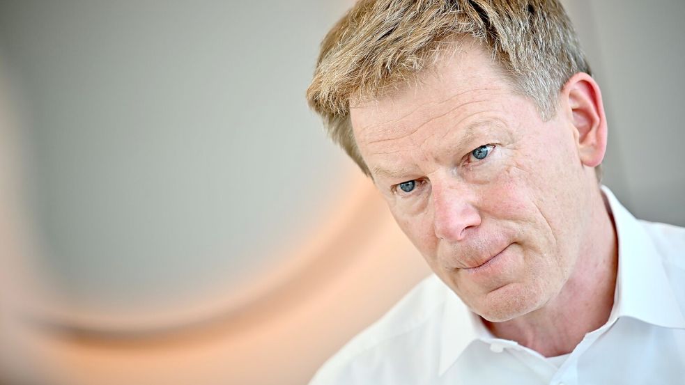 Das laufende Jahr war nach Ansicht von Bahnchef Richard Lutz geprägt von großen Fortschritten bei der Wirtschaftlichkeit - die sich in der für Fahrgäste wichtigen Pünktlichkeit der Züge aber nicht niedergeschlagen haben. (Archivbild) Foto: Sebastian Gollnow/dpa