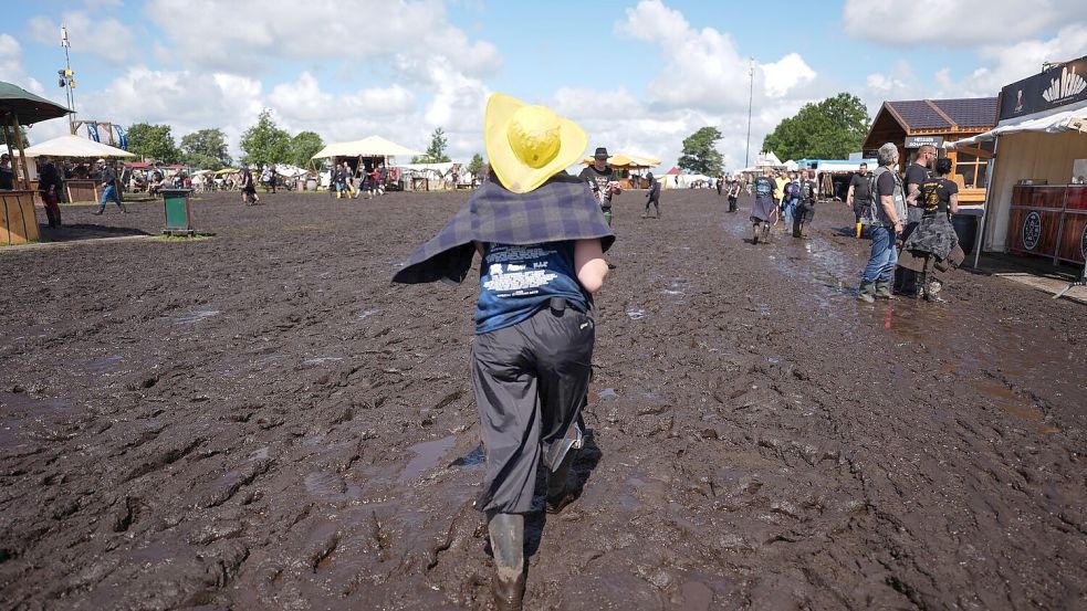 Das Wetter tut dem Wacken Open Air keinen Abbruch. Foto: Marcus Brandt/dpa