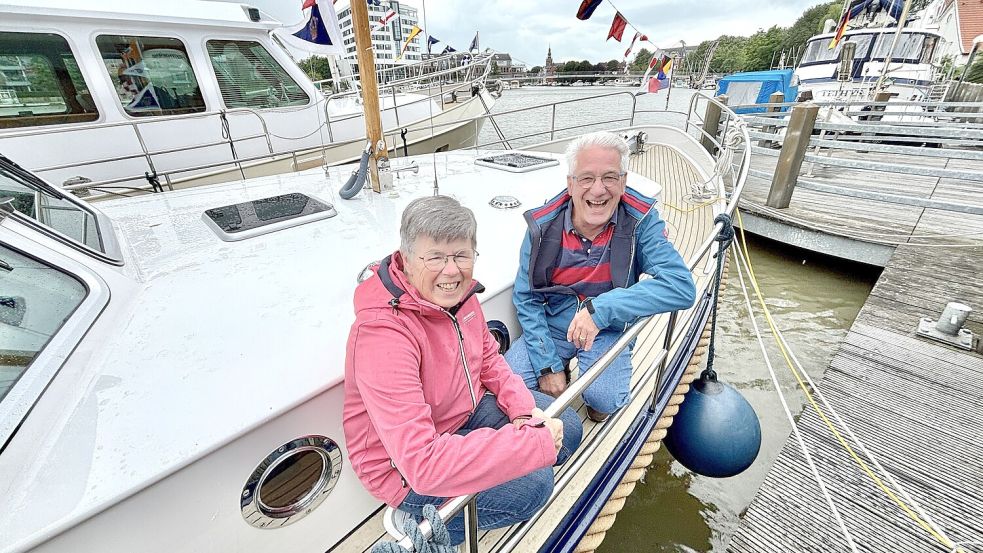 Petra und Herbert Schoenmakers sind bereits das achte Mal bei „Leer maritim“. Foto: Klaus Ortgies