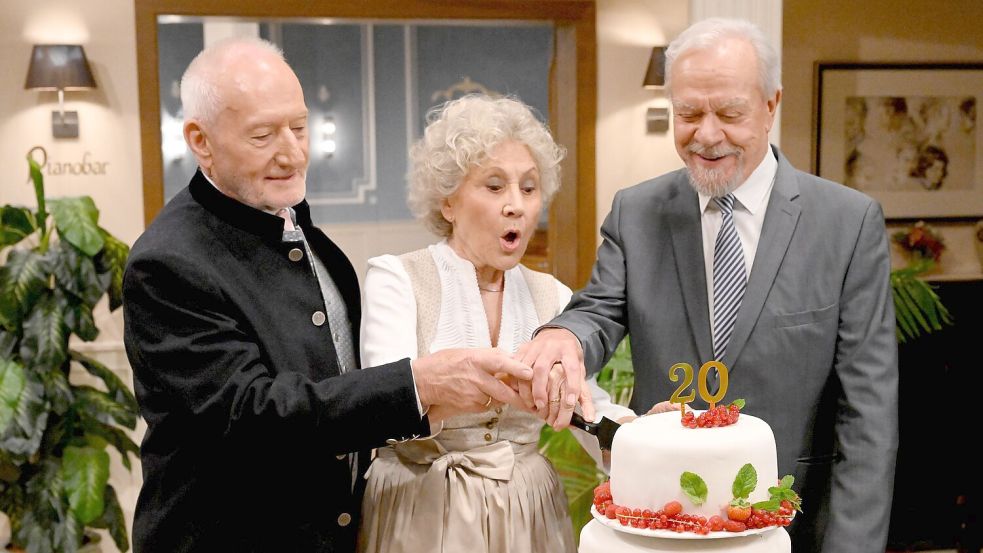 Eine Torte zum Jubiläum Foto: Felix Hörhager/dpa