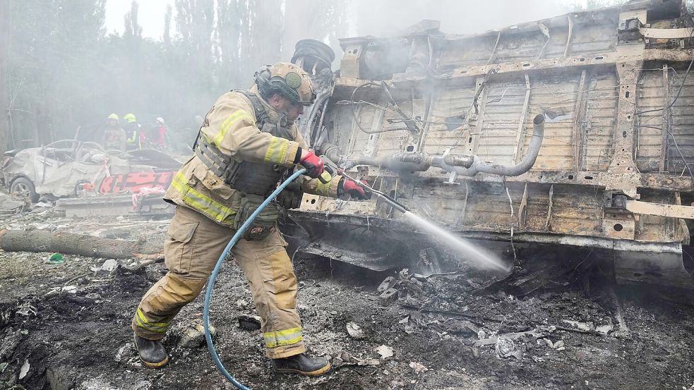Der russische Luftangriff auf Kiew hat mehr als 145 Menschen verletzt. Foto: Efrem Lukatsky/AP/dpa