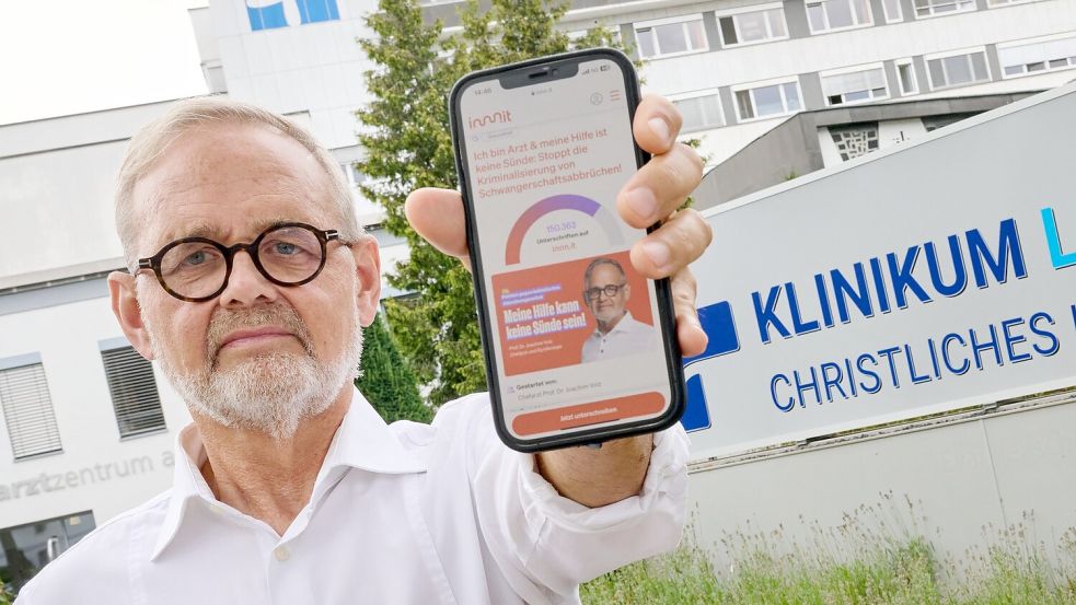 Neben der Petition gibt es einen Aufruf zu einem Demomarsch. Foto: Bernd Thissen/dpa