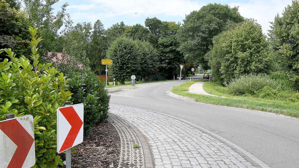 Als Erstes wird der Abschnitt zwischen dem Kreisel mit der Firreler Straße und der Feldener Straße erneuert. Foto: Melchert Stromann