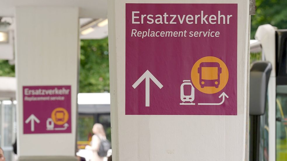 Am Freitagmorgen ist der Ersatzverkehr auf der Strecke Hamburg-Berlin angelaufen. (Archivbild) Foto: Marcus Brandt/dpa