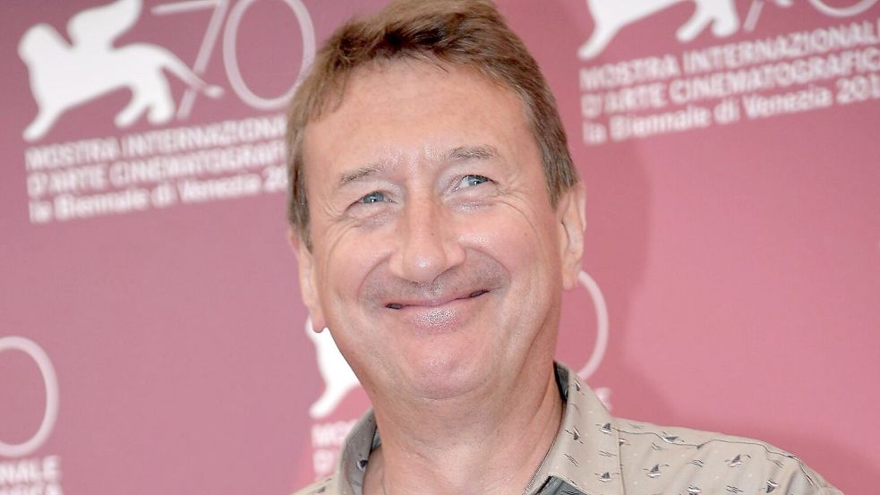 Der neue James-Bond-Drehbuchautor Steven Knight ist vor allem als Schöpfer der Hitserie „Peaky Blinders“ bekannt. Foto: picture alliance / dpa
