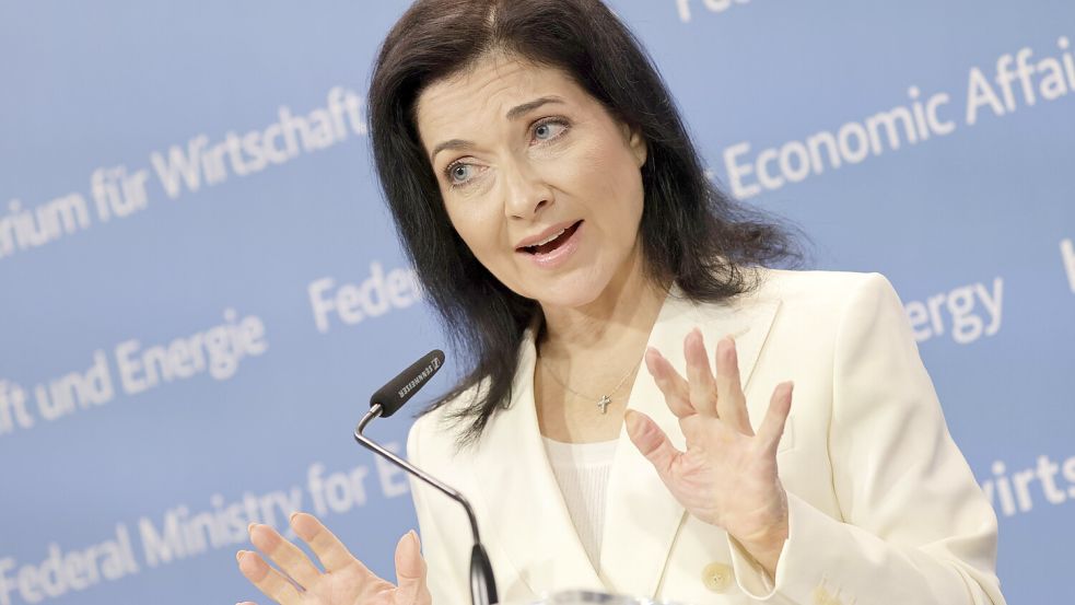 „Die Kosten müssen runter!“, statt: „Die Emissionen müssen runter!“ – Katherina Reiche will die Energiewende neu aufsetzen. Es steht verdammt viel auf dem Spiel. Foto: IMAGO/Metodi Popow