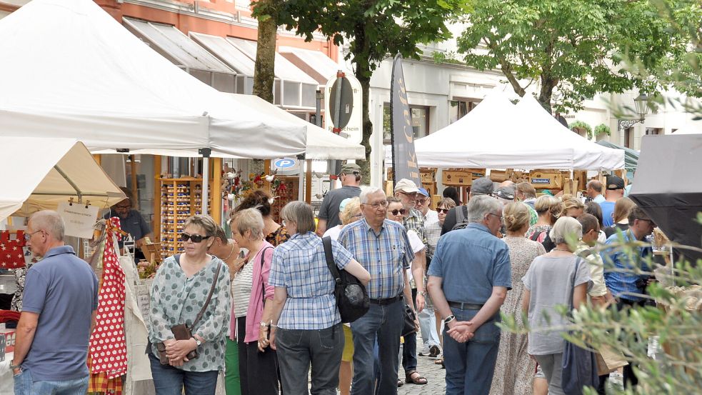 Zum Programm von „Leer maritim“ gehört auch wieder ein Kunst- und Handwerkermarkt. Foto: Bodo Wolters/Archiv
