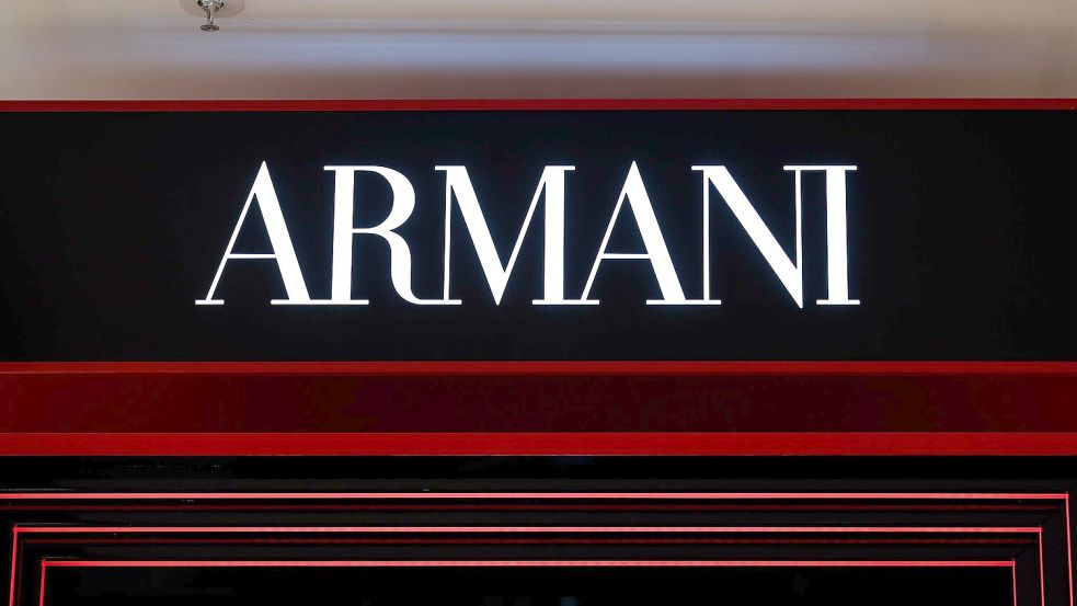 Die italienische Wettbewerbsbehörde hat Armani-Unternehmen zu einer Geldstrafe von 3,5 Millionen Euro verurteilt. (Symbolbild) Foto: Gerald Matzka/dpa