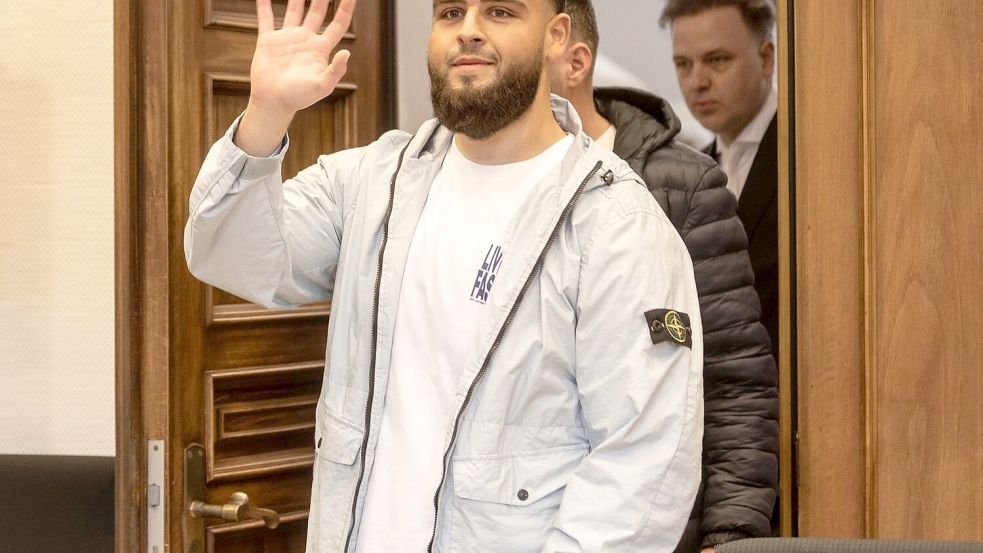 Nach einem milden Urteil im Strafprozess muss der Rapper nun noch in Ordnungshaft (Archivbild) Foto: Dieter Menne/dpa
