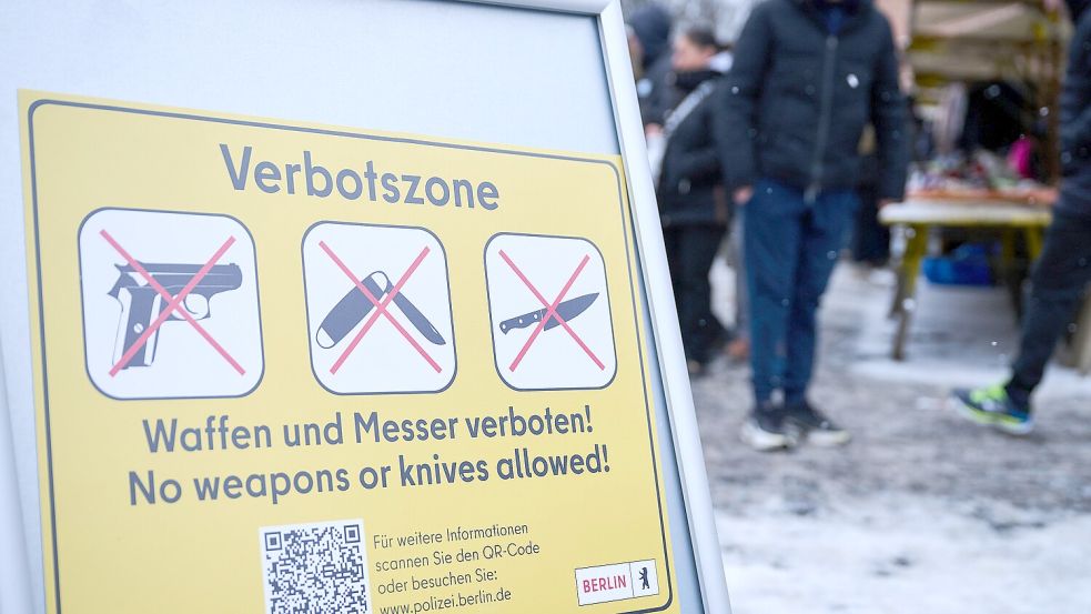 So wie hier in Berlin wird an den beiden Stadtfesttagen auch in Aurich eine Waffenverbotszone eingerichtet. Foto: DPA