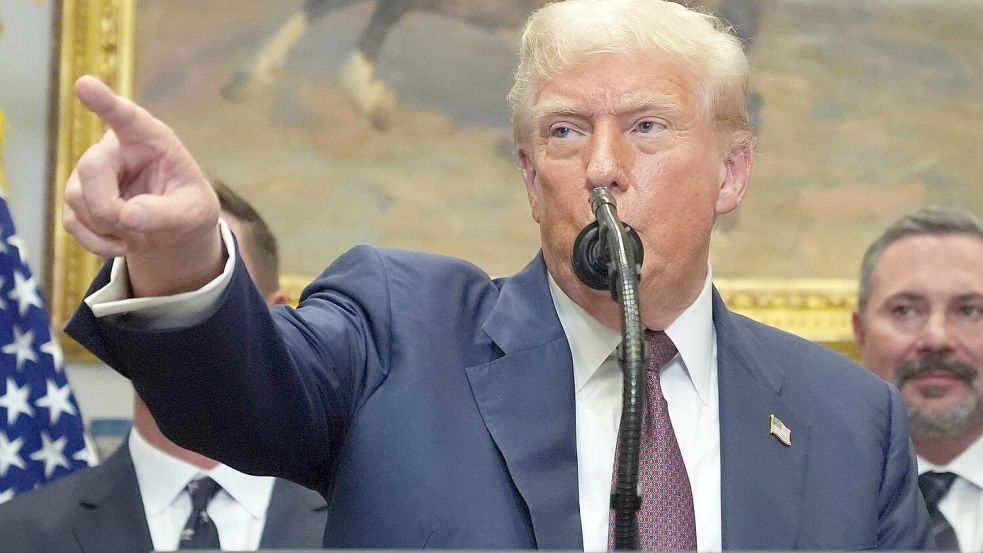 Trump zu Medwedew: Ich lasse Atom-U-Boote verlegen Foto: Jacquelyn Martin/AP/dpa