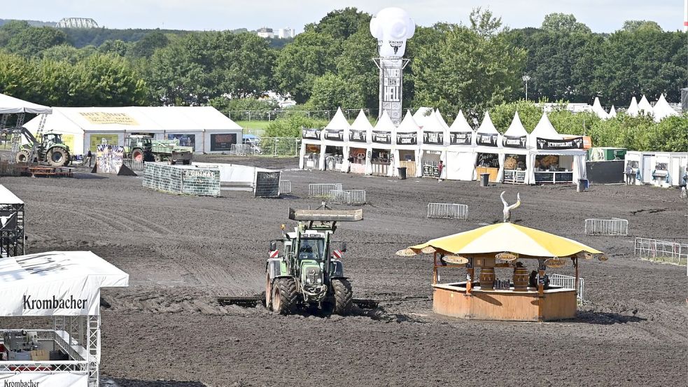 Vor dem großen Ansturm wurde der Holy Gorund beim Wacken Open Air noch einmal glatt gezogen Foto: Patrick Sun