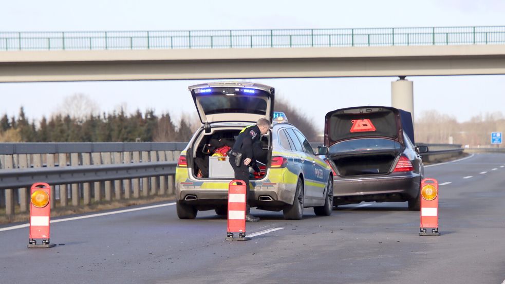 Dieses Foto wurde aufgenommen, nachdem ein 54-Jähriger aus den Niederlanden auf der Autobahn 31 bei der Flucht gestoppt wurde. Foto: Matthias Brüning/dpa