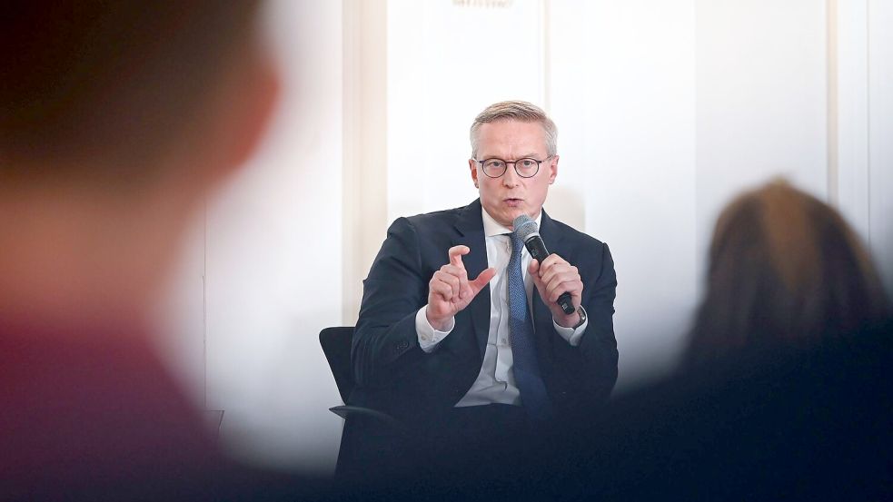 „Wenn ein Anbieter eine solche Technologie bereitstellt, sollten wir in sie investieren“, sagt Karsten Wildberger. (Archivbild) Foto: Katharina Kausche/dpa