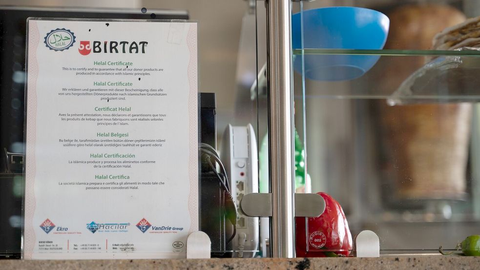 Birtat liefert europaweit – mit zertifiziertem Fleisch. Produziert werden die Drehspieße unter harten Bedingungen. (Archivbild) Foto: Markus Lenhardt/dpa