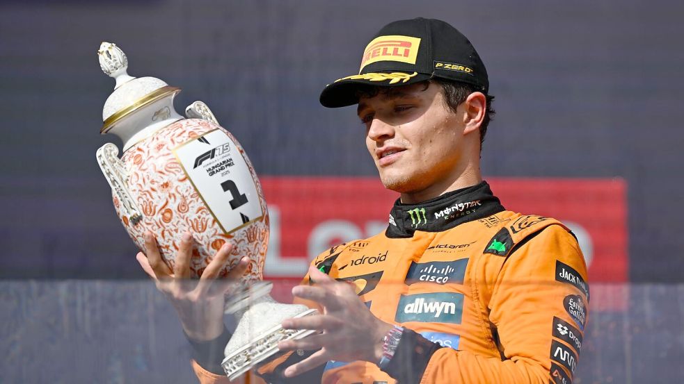 Lando Norris holte sich den Sieg in Ungarn mit einer gewagten Strategie. Foto: Denes Erdos/AP/dpa