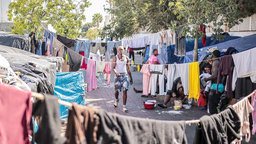 Mehrere Lager, in dem Migranten unterkommen, wurden von Sicherheitskräften aufgelöst. (Archivbild) Foto: Hasan Mrad/IMAGESLIVE via ZUMA Press Wire/dpa