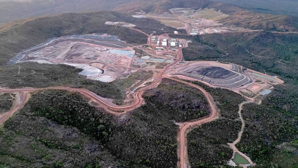 In dieser Mine in Brasilien werden seltene Erden gefördert. Weltweit liegt ein Großteil der Produktion allerdings in chinesischer Hand. (Archiv) Foto: Eraldo Peres/AP/dpa
