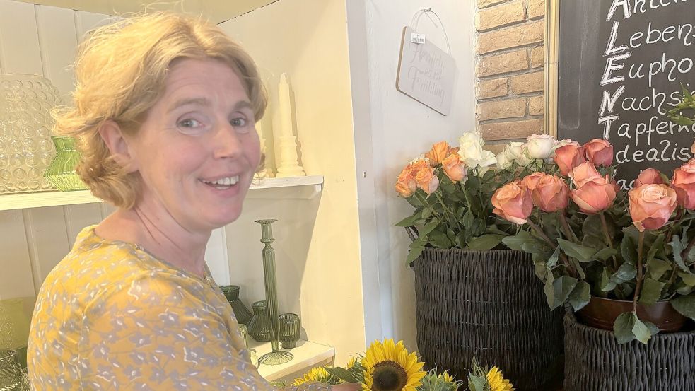 Martina Meyer ist seit 20 Jahren Floristin in Wiesmoor. Foto: Jasmin Oltmanns
