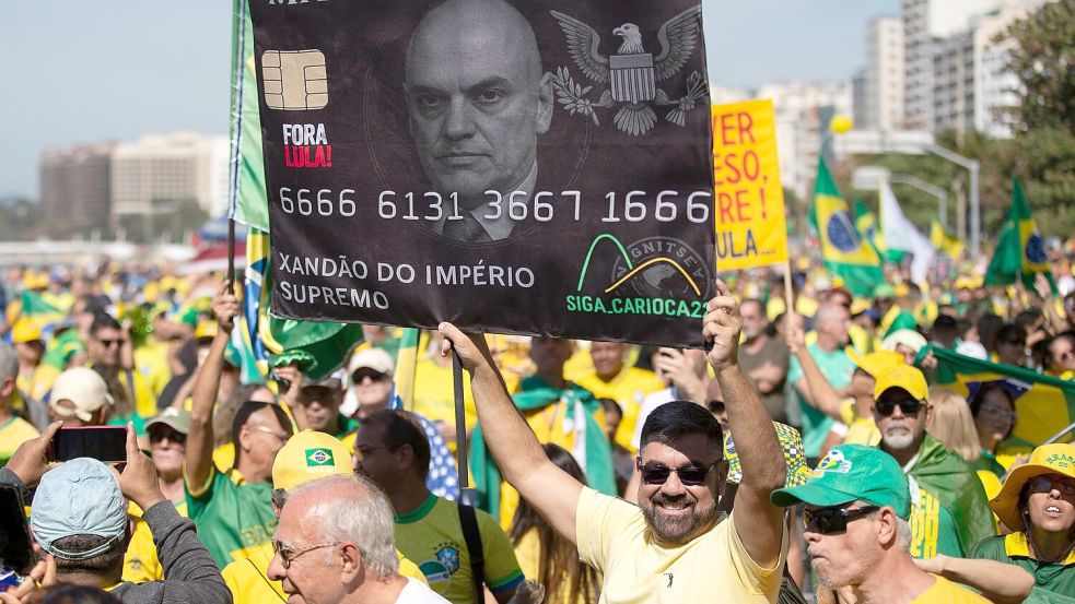 In mehreren Städten demonstrierten Unterstützer Bolsonaros und forderten eine Amnestie für ihn. Foto: Bruna Prado/AP/dpa