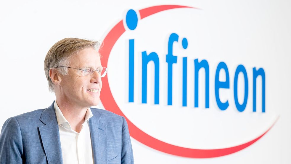 Infineon-Chef Jochen Hanebeck ist für das laufende Geschäftsjahr etwas optimistischer. (Archivbild) Foto: Peter Kneffel/dpa