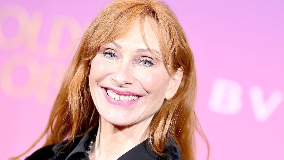 Andrea Sawatzki gehört zu Deutschlands beliebtesten Schauspielerinnen und inzwischen auch Schriftstellerinnen. (Archivbild von Februar 2025) Foto: Sebastian Christoph Gollnow/dpa