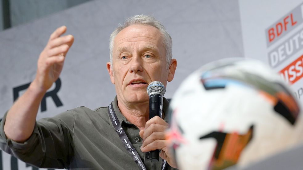 Ex-Bundesliga-Trainer Christian Streich mit einem Plädoyer für Nachwuchsfußballer. Foto: Hendrik Schmidt/dpa