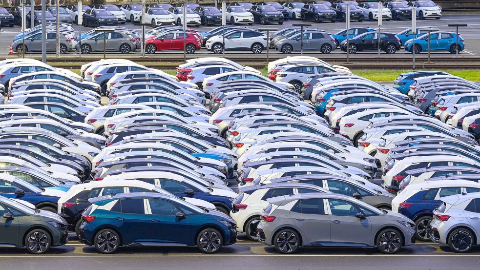 Im Juli kamen etwa elf Prozent mehr Neuwagen auf die Straßen in Deutschland als im Vorjahresmonat. (Archivbild) Foto: Hendrik Schmidt/dpa