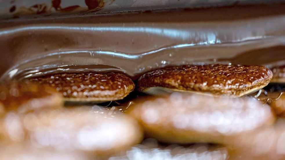 Weihnachtsgebäck verkauft sich besser bei grauem Himmel. Foto: Daniel Karmann/dpa