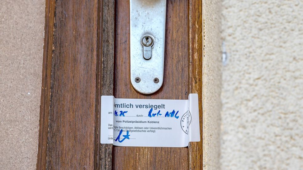 Hinter dieser Tür spielte sich die grausame Tat ab. (Archivbild) Foto: Markus Klümper/dpa