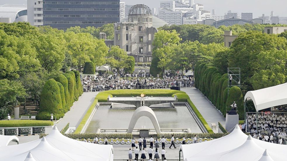 In der japanischen Stadt Hiroshima wurde der Opfer des Atombombenabwurfs vor 80 Jahren gedacht. Foto: Uncredited/Kyodo News/AP/dpa